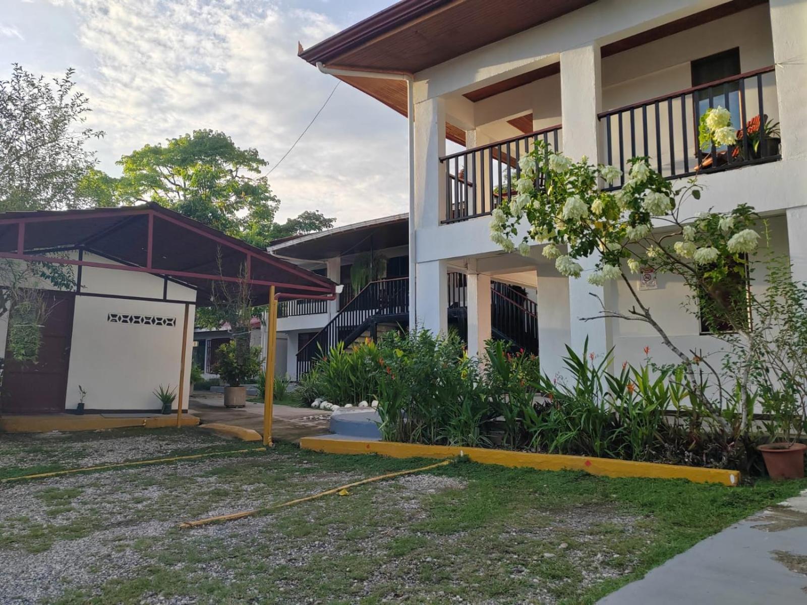Hotel Pez Gallo Golfito Exterior photo