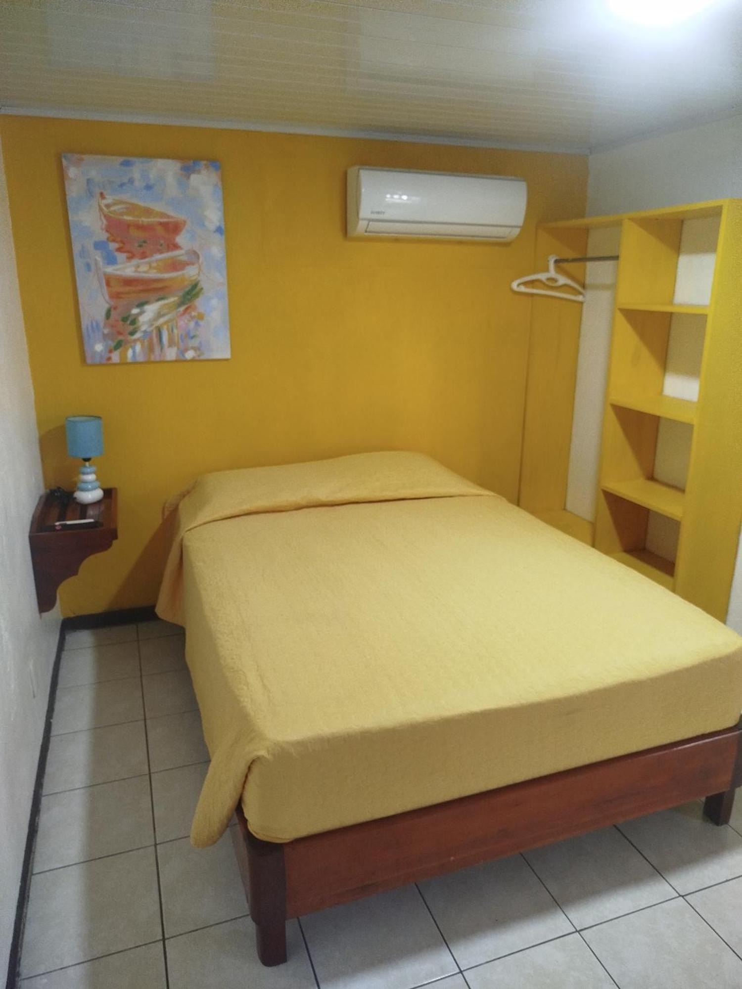 Hotel Pez Gallo Golfito Exterior photo